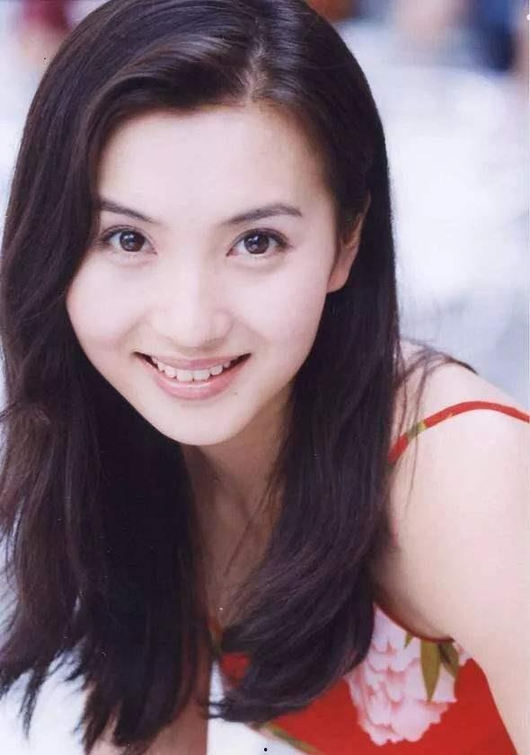 娱乐吃瓜姐齐刘海,娱乐圈女神们的颜值提升秘籍 第2张 娱乐吃瓜姐齐刘海,娱乐圈女神们的颜值提升秘籍 第2张