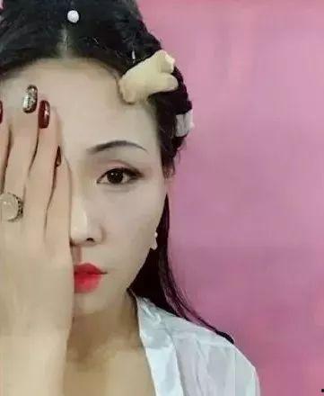 娱乐吃瓜君男孩化妆,从素颜到明星范儿的神奇蜕变