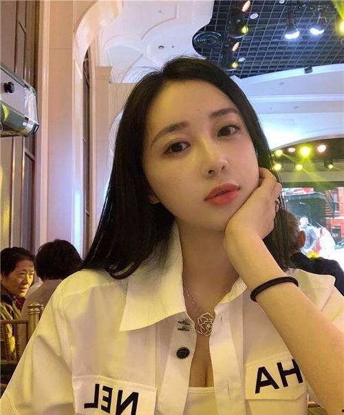 娱乐吃瓜官宣老婆,娱乐吃瓜达人喜提佳人,幸福生活开启新篇章 第2张 娱乐吃瓜官宣老婆,娱乐吃瓜达人喜提佳人,幸福生活开启新篇章 第2张