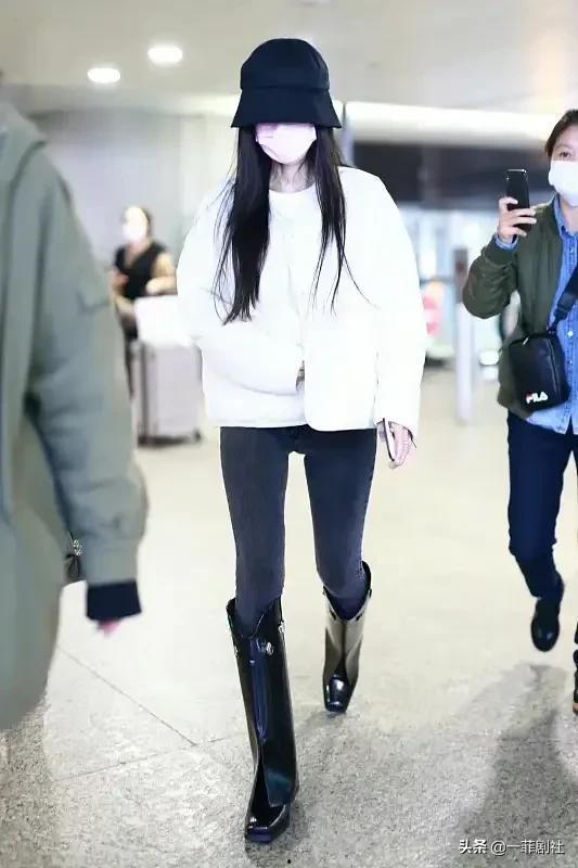 娱乐吃瓜酱白衣服,娱乐吃瓜酱带你揭秘娱乐圈幕后风云  第2张