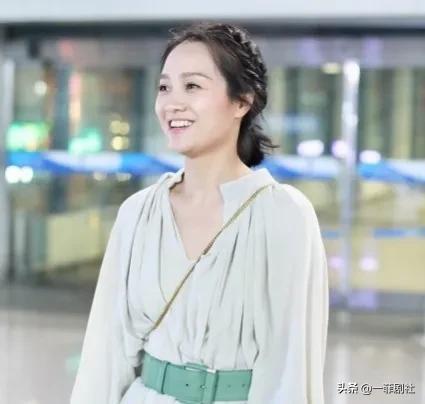 娱乐吃瓜酱白衣服,娱乐吃瓜酱带你揭秘娱乐圈幕后风云  第3张