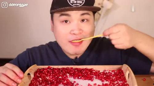 娱乐吃瓜酱石榴男孩,娱乐吃瓜酱的甜蜜瓜田奇遇记  第3张