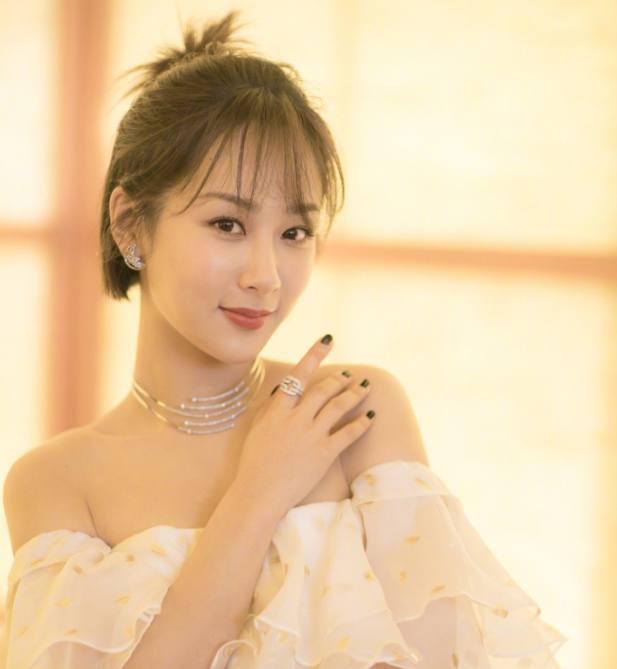 娱乐吃瓜间杨紫,娱乐圈的“瓜中女王”,揭秘她的吃瓜人生 第2张 娱乐吃瓜间杨紫,娱乐圈的“瓜中女王”,揭秘她的吃瓜人生 第2张