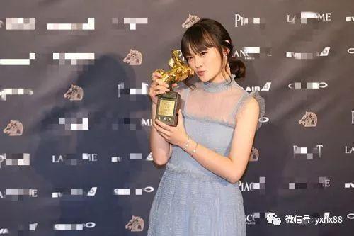 娱乐吃瓜的女配,从娱乐吃瓜到娱乐圈女王  第2张