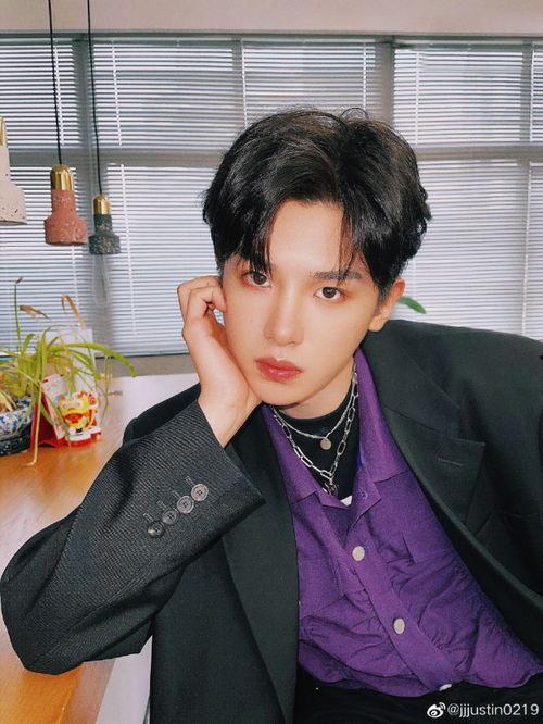 吃瓜娱乐黄明昊,吃瓜娱乐界的青春偶像  第3张