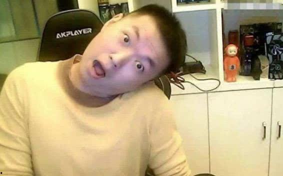 娱乐吃瓜君药水哥,娱乐吃瓜界的奇才,揭秘网络红人的崛起之路 第3张 娱乐吃瓜君药水哥,娱乐吃瓜界的奇才,揭秘网络红人的崛起之路 第3张