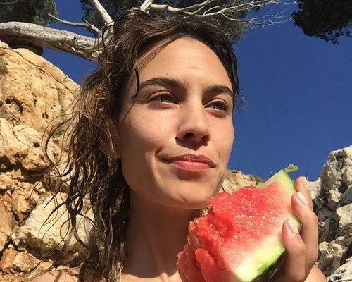 娱乐圈吃瓜模版,揭秘明星们的幕后恩怨与甜蜜瞬间 第2张 娱乐圈吃瓜模版,揭秘明星们的幕后恩怨与甜蜜瞬间 第2张