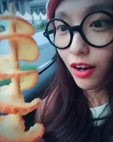 娱乐吃瓜酱女生被骗,娱乐吃瓜酱女生被骗,揭秘网络诈骗背后的真相 第2张 娱乐吃瓜酱女生被骗,娱乐吃瓜酱女生被骗,揭秘网络诈骗背后的真相 第2张