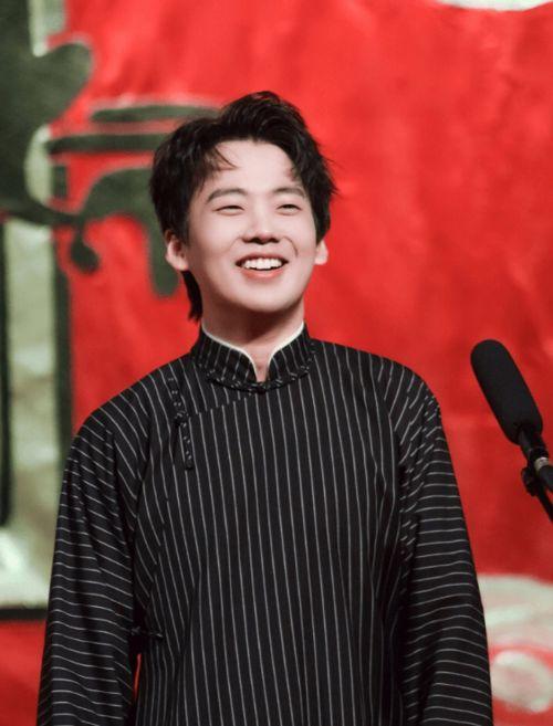 娱乐吃瓜社郭麒麟,娱乐吃瓜社的“瓜王”传奇  第3张