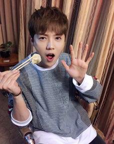 娱乐吃瓜酱情侣ID,揭秘明星甜蜜背后的故事 第1张 娱乐吃瓜酱情侣ID,揭秘明星甜蜜背后的故事 第1张