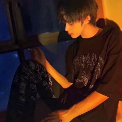 娱乐吃瓜头像男真人,真人生吃瓜头像背后的男星故事  第3张